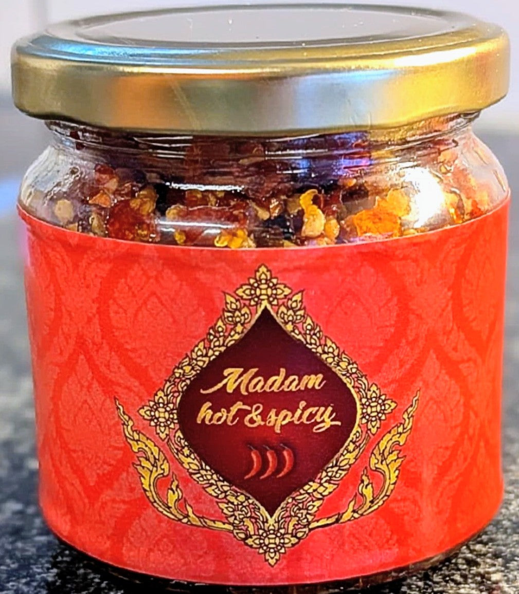 𝓒𝓻𝓲𝓼𝓹𝔂 𝓣𝓱𝓪𝓲 𝓒𝓱𝓲𝓵𝓵𝓲 𝔀𝓲𝓽𝓱 𝓰𝓪𝓻𝓵𝓲𝓬